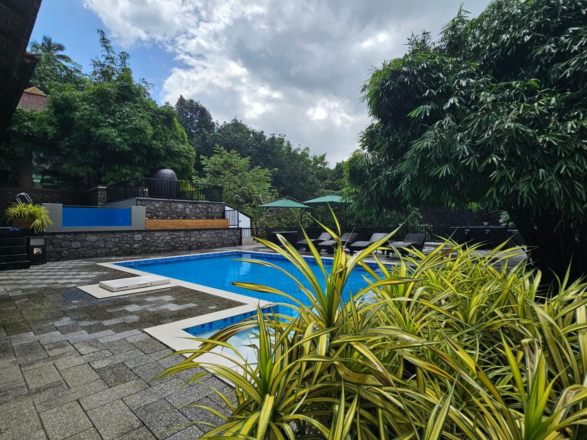 Athirapally Green Trees Атхирапали Екстериор снимка